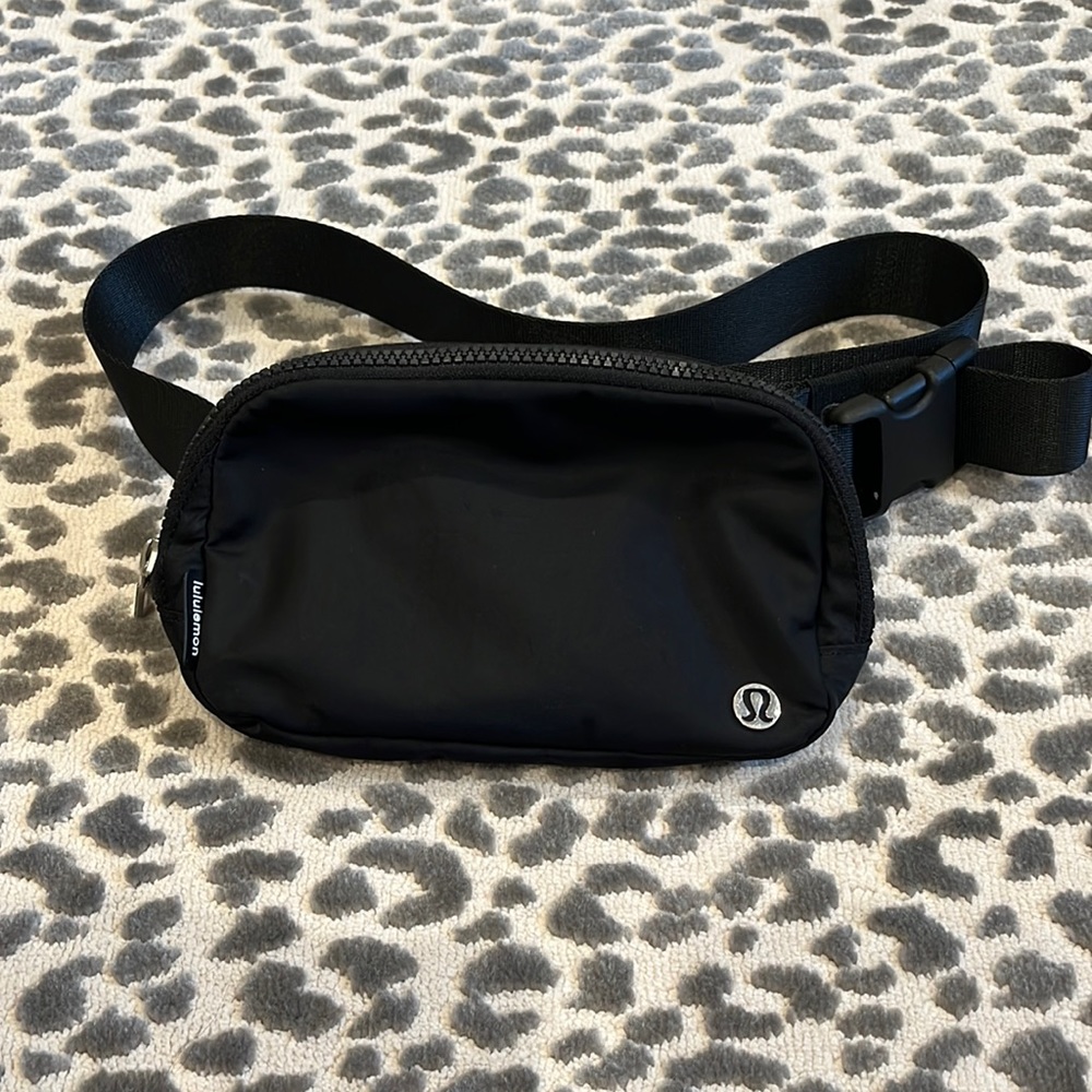 Lululemon Everywhere Belt Bag 1L black